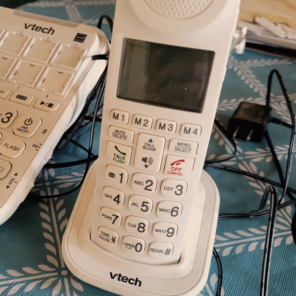 Phone - Picture 3 of 4